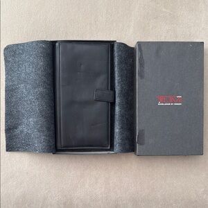 Tumi Leather Travel Wallet EUC